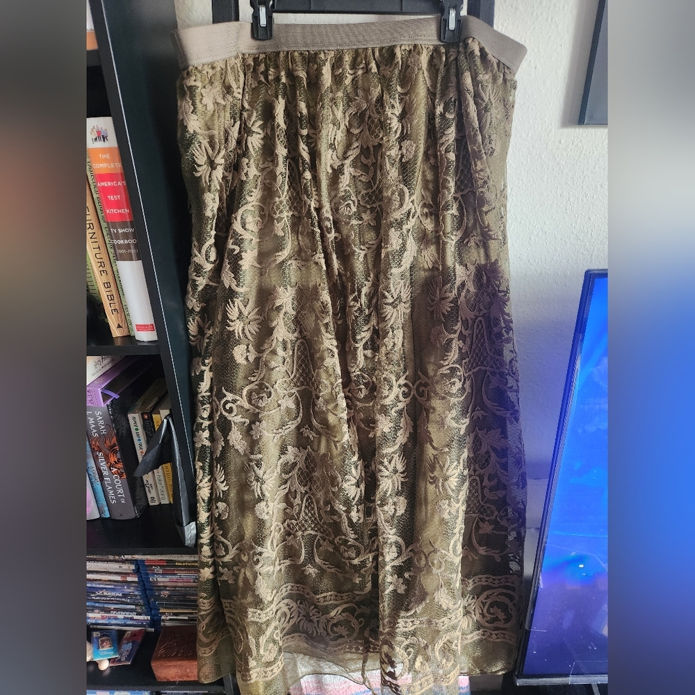 Elegant Green Floral Skirt!